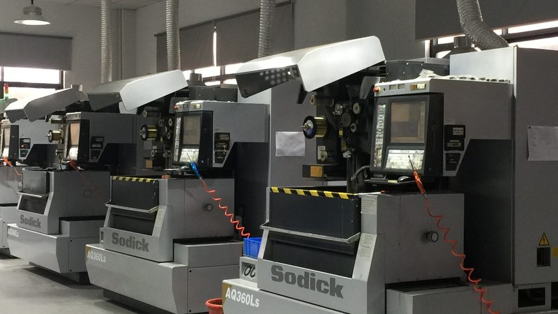 汽车冲压件级进模：揭秘其关键工艺与选型要点