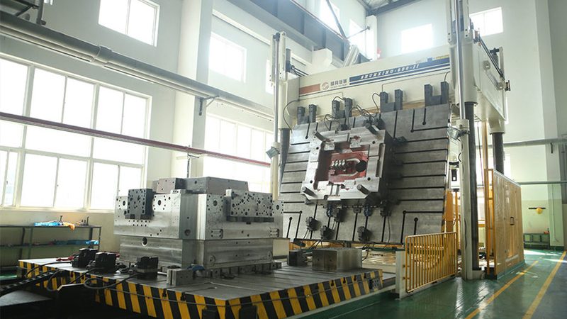 汽车内饰双色模具选型：揭秘关键因素与误区**