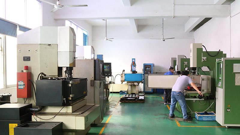 汽车模具批发价格：揭秘影响价格的关键因素**