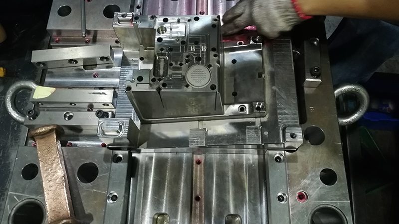 模具滑块材料Cr12MoV与SKD11：性能对比与选型解析