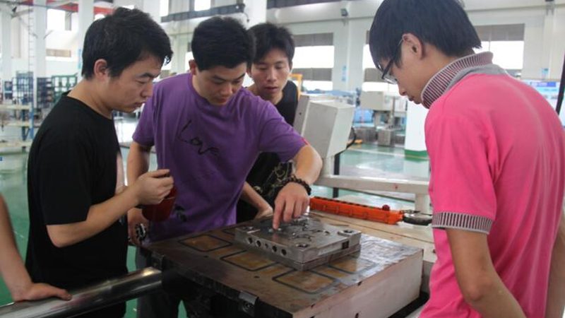 车门模具安装调试：关键步骤与注意事项**